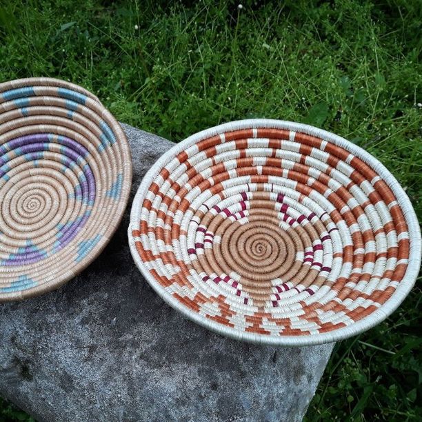 Hlboký pletený tanier z Afriky